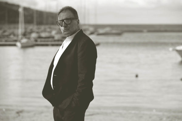 Armand Assante – Leaves of the tree